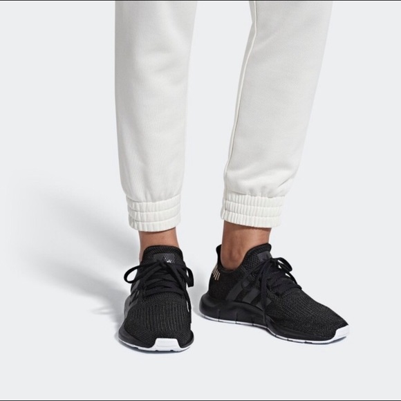 adidas swift run black carbon white